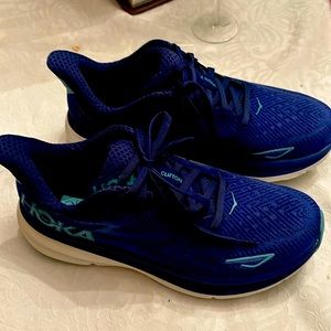 Hoka Women's size 8 bluish/purple Clifton 9 sneakers.